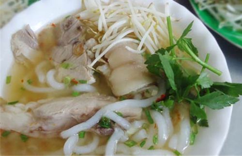 Bánh canh bột lọc giò heo nổi tiếng nhất Bà Rịa